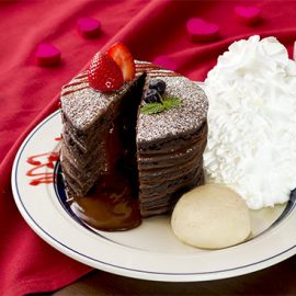濃厚チョコレートがトロリと溢れ出すパンケーキが登場! 「フォンダンショコラパンケーキ」 2019年1月16日(水)~2月28日(木)期間限定販売